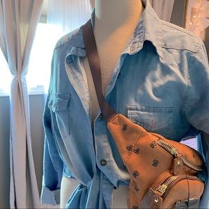 Cool mom denim top!